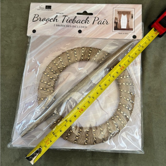 NWT Vatican Homes Set Tan Jute w/ Gold Studs Brooch Tiebacks w/Wand for Curtains - Picture 14 of 15